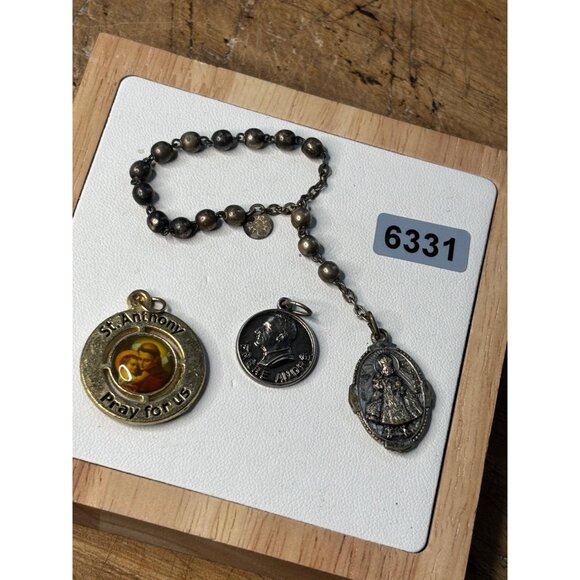 Vintage Religious St. Anthony Medal Pope John Paul II Charm & Beaded Rosary Chai - Picture 7 of 12